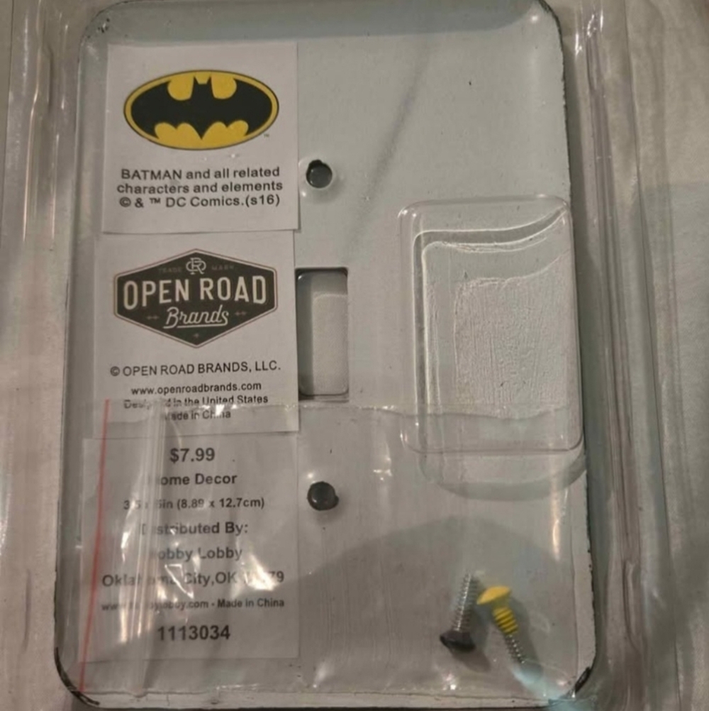 DC Comics Batman Suit Light Switch Cover Plate Graphic Wall Hardware NEW NIB - Picture 5 of 5